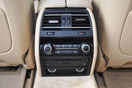2013款宝马740Li领先型