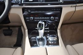 2013款宝马740Li领先型