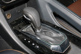   2016款江铃驭胜S350 2.0T 四驱自动汽油超豪华版5座