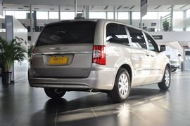 2013款克莱斯勒大捷龙3.6L豪华版