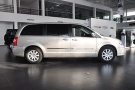 2013款克莱斯勒大捷龙3.6L豪华版