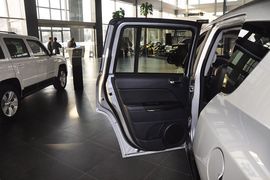 2013款Jeep指南者2.4L都市版