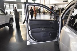 2013款Jeep指南者2.4L都市版