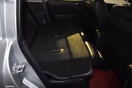 2013款Jeep指南者2.4L都市版