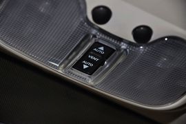 2013款Jeep指南者2.4L都市版