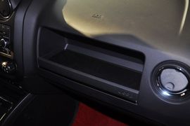 2013款Jeep指南者2.4L都市版