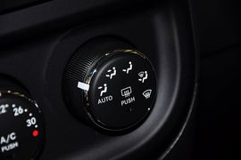 2013款Jeep指南者2.4L都市版