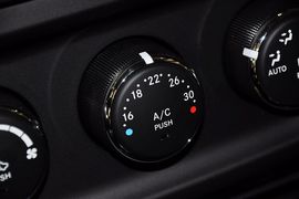 2013款Jeep指南者2.4L都市版