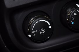 2013款Jeep指南者2.4L都市版