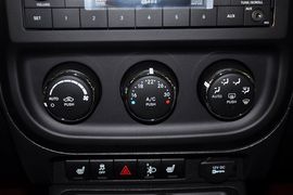 2013款Jeep指南者2.4L都市版