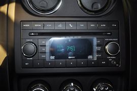 2013款Jeep指南者2.4L都市版