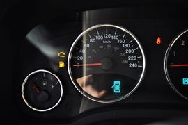 2013款Jeep指南者2.4L都市版