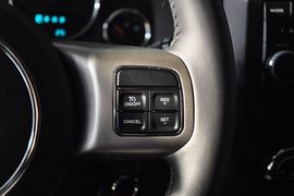 2013款Jeep指南者2.4L都市版
