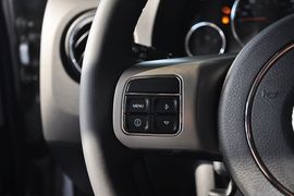 2013款Jeep指南者2.4L都市版
