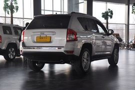 2013款Jeep指南者2.4L都市版