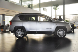 2013款Jeep指南者2.4L都市版