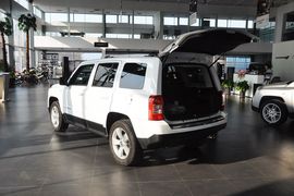 2013款Jeep自由客2.4L豪华导航版
