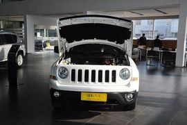 2013款Jeep自由客2.4L豪华导航版