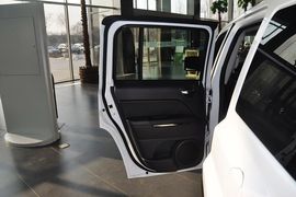 2013款Jeep自由客2.4L豪华导航版