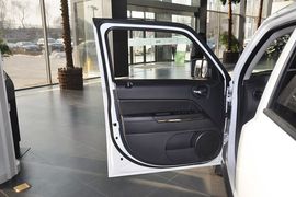 2013款Jeep自由客2.4L豪华导航版