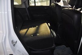 2013款Jeep自由客2.4L豪华导航版