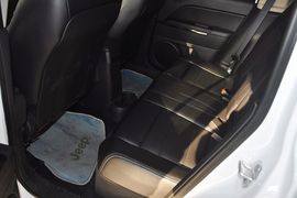 2013款Jeep自由客2.4L豪华导航版