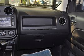 2013款Jeep自由客2.4L豪华导航版