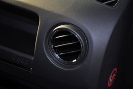 2013款Jeep自由客2.4L豪华导航版