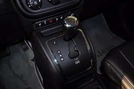 2013款Jeep自由客2.4L豪华导航版