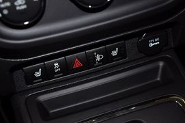 2013款Jeep自由客2.4L豪华导航版