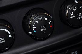2013款Jeep自由客2.4L豪华导航版