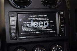 2013款Jeep自由客2.4L豪华导航版