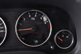 2013款Jeep自由客2.4L豪华导航版