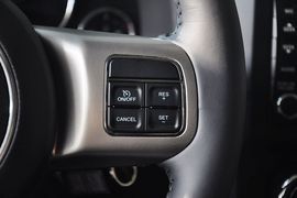 2013款Jeep自由客2.4L豪华导航版