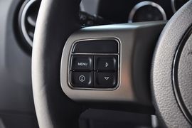 2013款Jeep自由客2.4L豪华导航版