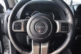 2013款Jeep自由客2.4L豪华导航版