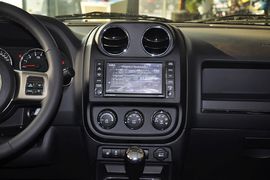 2013款Jeep自由客2.4L豪华导航版
