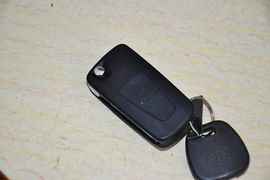 2013款一汽夏利N7