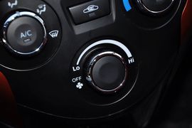 2013款一汽夏利N7