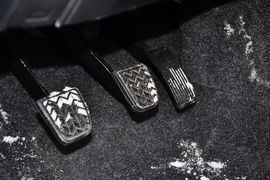 2013款一汽夏利N7