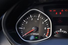 2013款一汽夏利N7