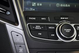2013款北京现代全新胜达2.0T顶级型7座到店实拍