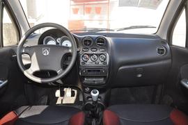 2012款宝骏乐驰1.2L手动时尚型到店实拍