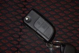 2012款长安悦翔三厢1.5L手动运动型到店实拍