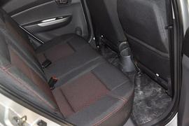 2012款长安悦翔三厢1.5L手动运动型到店实拍