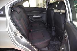 2012款长安悦翔三厢1.5L手动运动型到店实拍