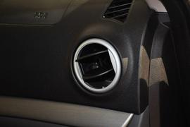 2012款长安悦翔三厢1.5L手动运动型到店实拍