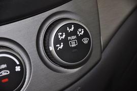 2012款长安悦翔三厢1.5L手动运动型到店实拍