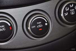 2012款长安悦翔三厢1.5L手动运动型到店实拍