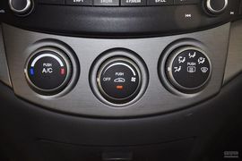 2012款长安悦翔三厢1.5L手动运动型到店实拍